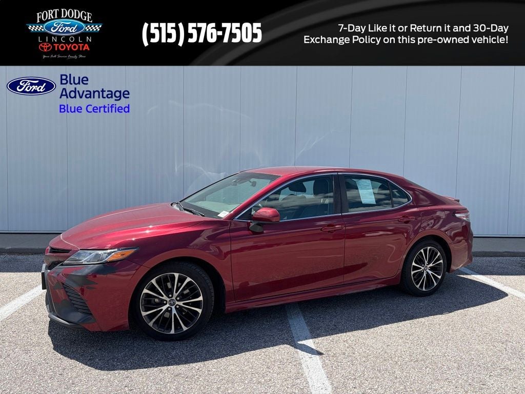 2018 Toyota Camry SE in Ruby Flare Pearl — front three-quarter view