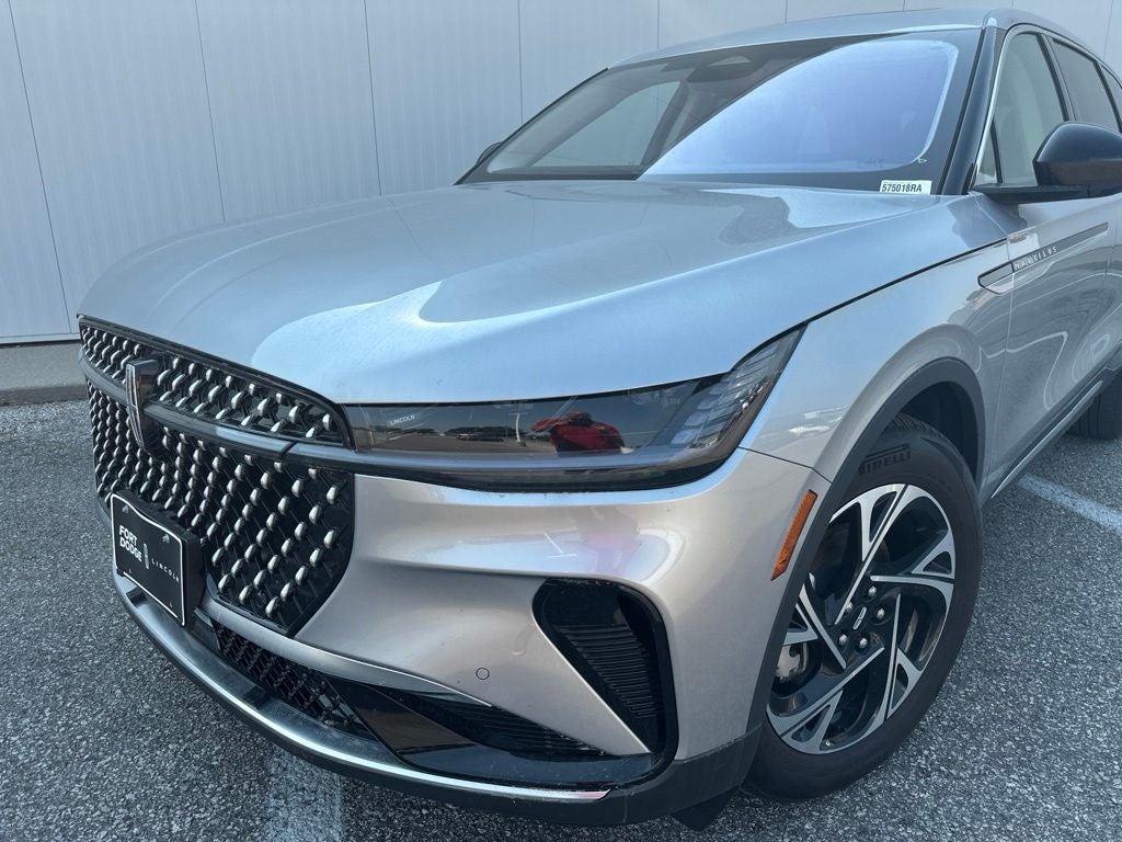 2025 Lincoln Nautilus — side profile view