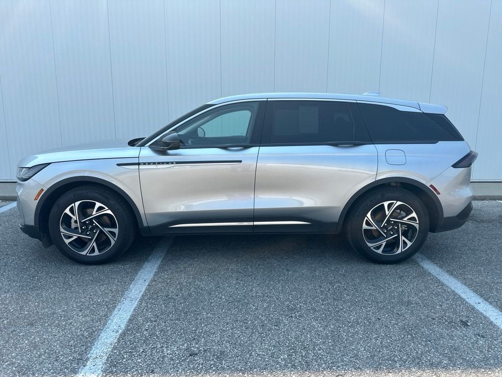 2025 Lincoln Nautilus — rear three-quarter view