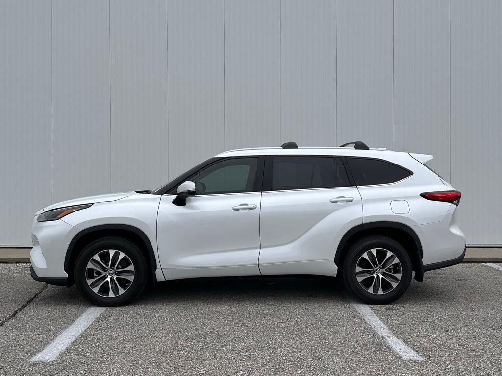 2022 Toyota Highlander — side profile view
