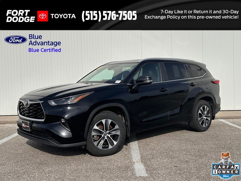 2023 Toyota Highlander XLE in Midnight Black Metallic — front three-quarter view